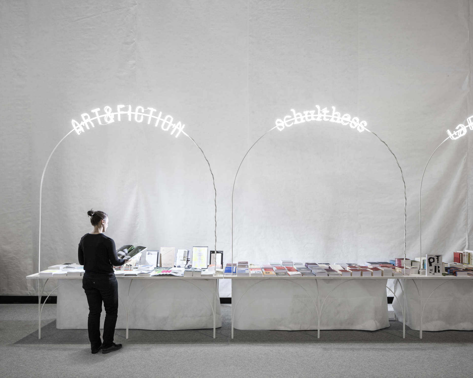 BUREAU — Le Cercle